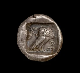 Athenamønt, set fra bagsiden med Athens ugle, ca. 440 f.Kr. (se 108198 for forsiden)